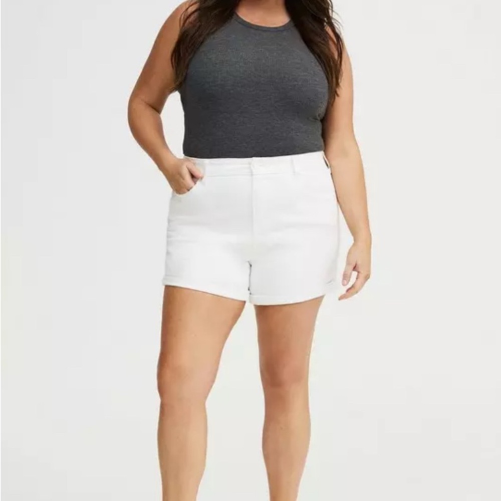Torrid NWOT 5'' Perfect High-Rise Short